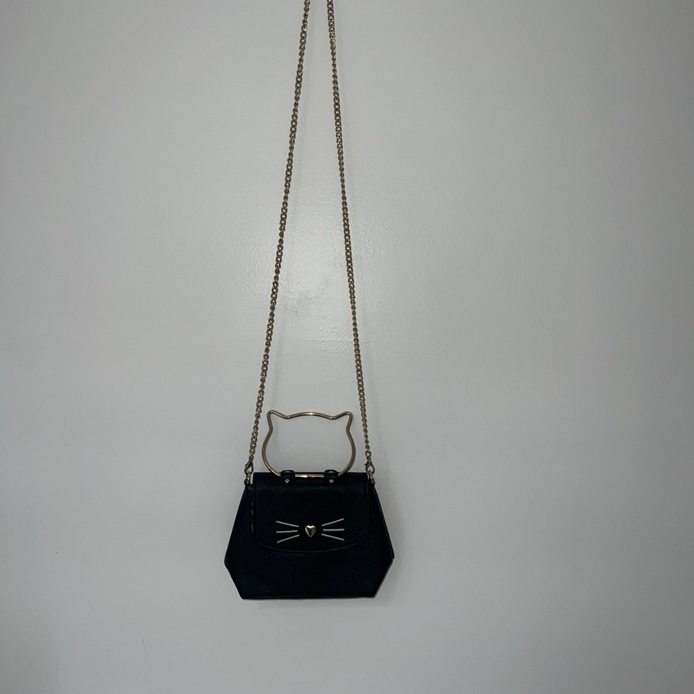 6N32/ Kitty Cat Themed Black Handbag with Gold Cat Face Shaped Hand Strap